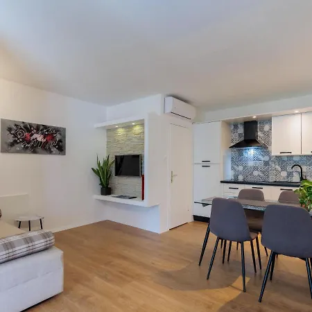 Tome-1 By Interhome *