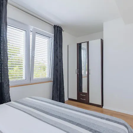 Tome-1 By Interhome 维尔