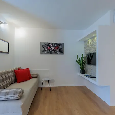 Tome-1 By Interhome *