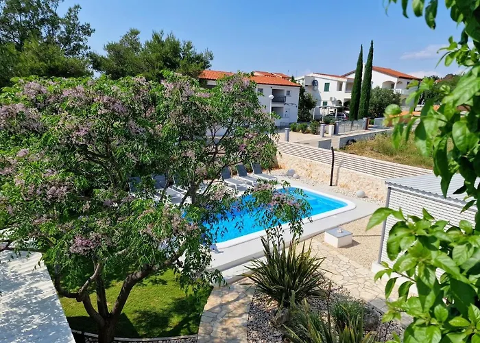 Tome-1 By Interhome * Вир