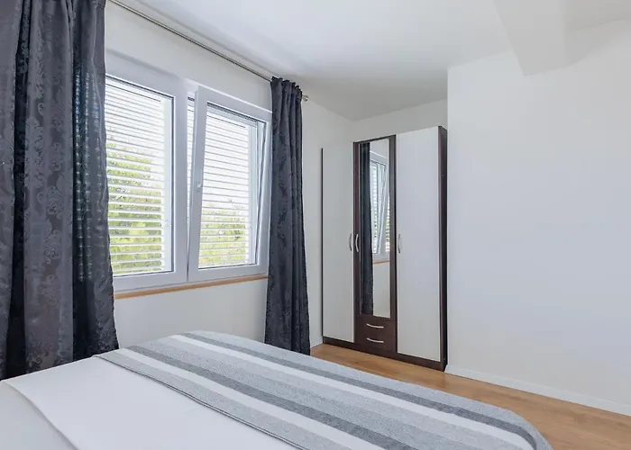 Tome-1 By Interhome Вир