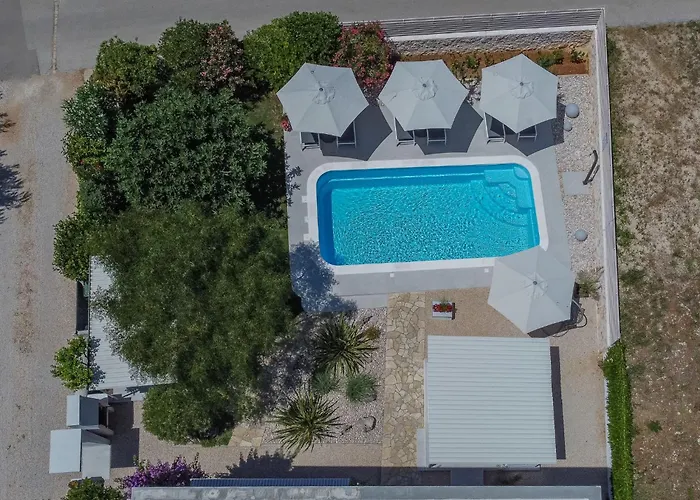 Tome-1 By Interhome Вир