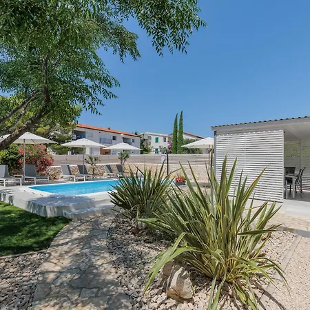 Tome - Vir131 By Interhome Vir