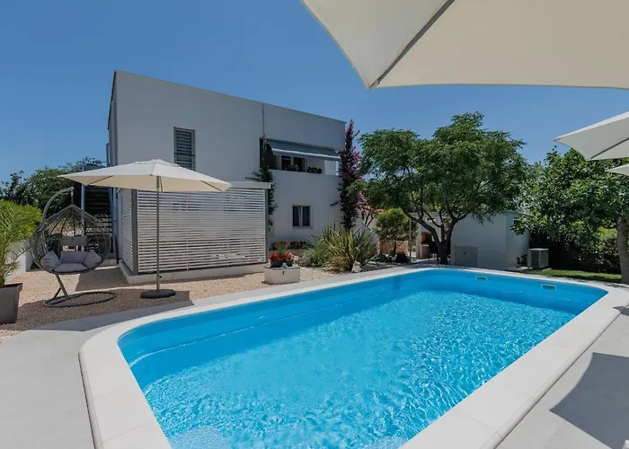 Tome-1 By Interhome * Vir