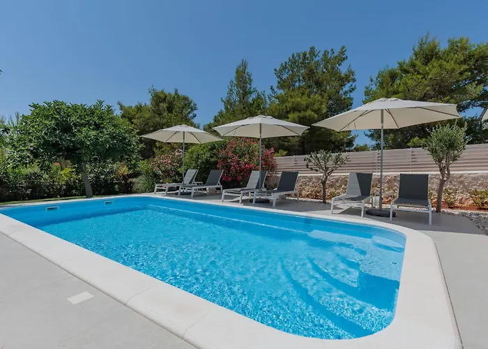 Tome-1 By Interhome * Vir